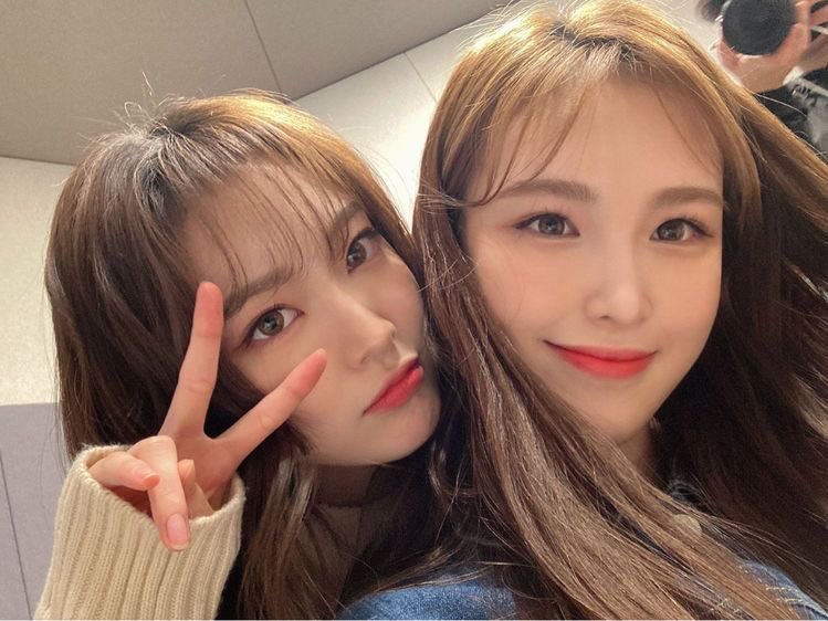 hey !! we’ve been ia for a while but our friends made a txt &amp; weeekly account go check it out if youre a moadailee <a href="/txtwklys/">ً</a> 💕💕
