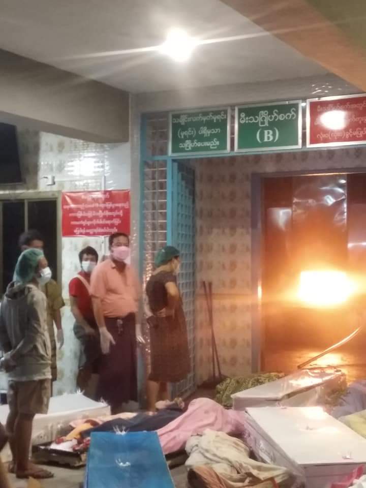 jury_pi's tweet photo. So many people die in Myanmar cos' the lack of oxygen due to COVID -19 .Junta also block the oxygen distribution and medical services.About 300 bodies are waiting for cremation in night. Junta also force to close the pharmacy store in today.
#July14Coup 
#WhatsHappeningInMyanmar https://t.co/FB7C0NAP3W