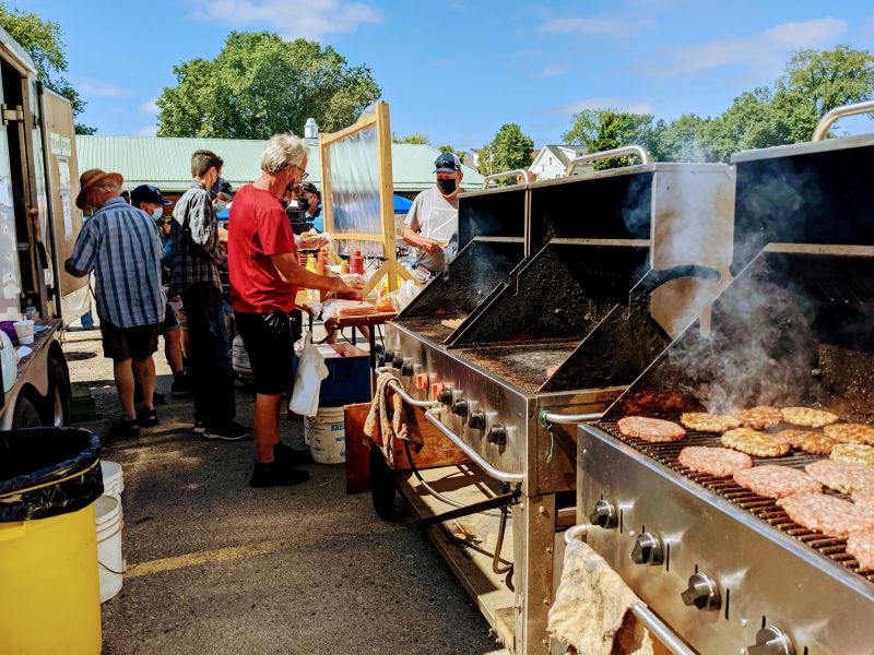 One of our favorite market views is of blue skies &amp; BBQ’s 🌤🍔!

📷: @elkesbbq

#SupportFredLocal #ExploreFredericton #BuyAchetezNB