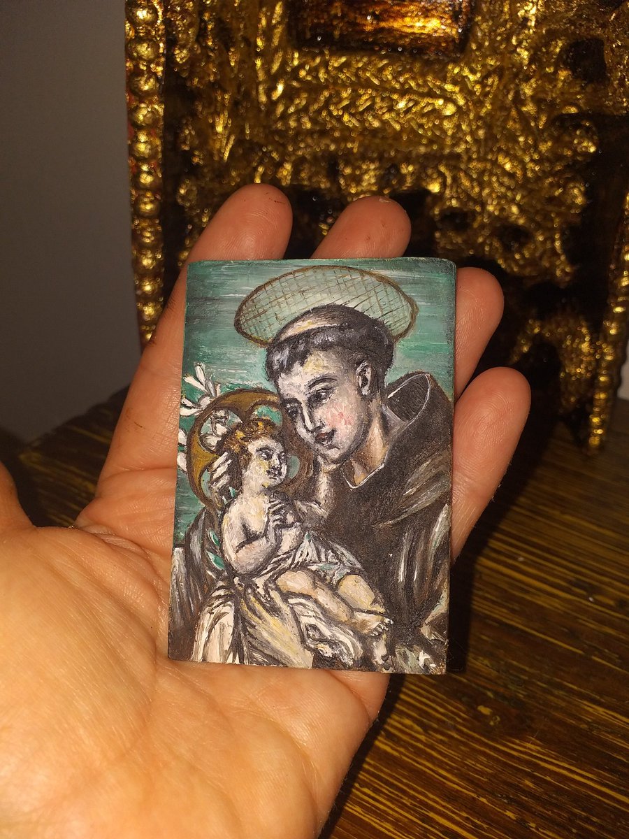 PicoMene's tweet photo. No sé cómo definir esta manualidad.
Altar sobre teja?
Marco sobre teja?
La parte ancha hacia arriba?
Está mejor del revés?
Lo que sí es seguro es el mini cuadro al óleo de San Antonio pintado por Rocío Cotán.
#fashion #unica #artesania #marca #picomene https://t.co/8Ni043ksYx