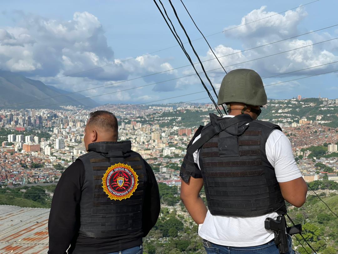 🇻🇪🤝Honramos a los hombres y mujeres de los cuerpos de seguridad del Estado, quienes protegen a los ciudadanos de las bandas delincuenciales.
 
 ¡Son garantía de tranquilidad y Paz!

#MPRPIJP 
#GestiónPerfecta 
#CarmenMeléndez