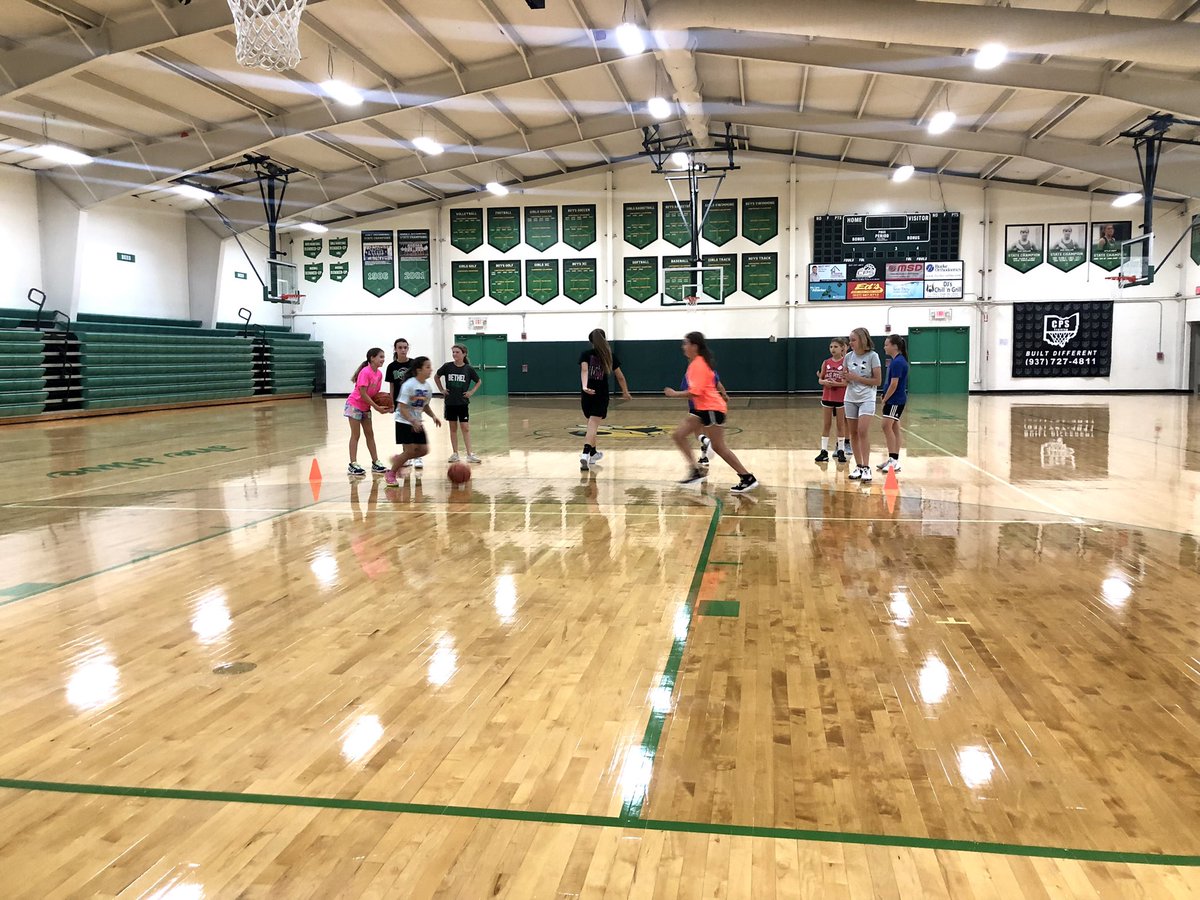 FutureBeesBask1's tweet photo. These 6th graders worked hard and showed great team work!  Very excited for this big group of basketball players this year 🏀 🐝  #BethelLegacy #girlshoops #teamwork https://t.co/WLriqUB7UD