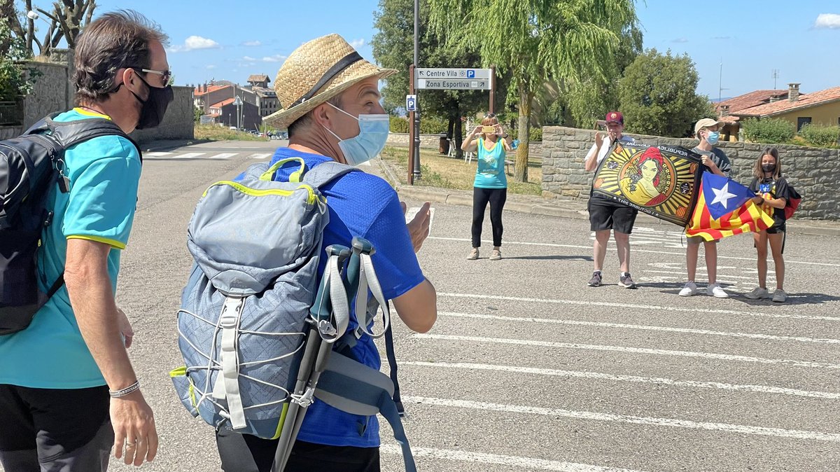 annacrosas's tweet photo. Hem seguit la pista vella de #Falgars, hem vorejat el #PladAiats i cap a Cantoni passant pel camí ral. Quina emoció viure amb aquesta companyia indrets que camino tan sovint! #LaTravessa #TravessaxLaIndependència #Amnistia #AmnistiaAra #Cantonigròs #Collsacabra https://t.co/BhooYpitL0