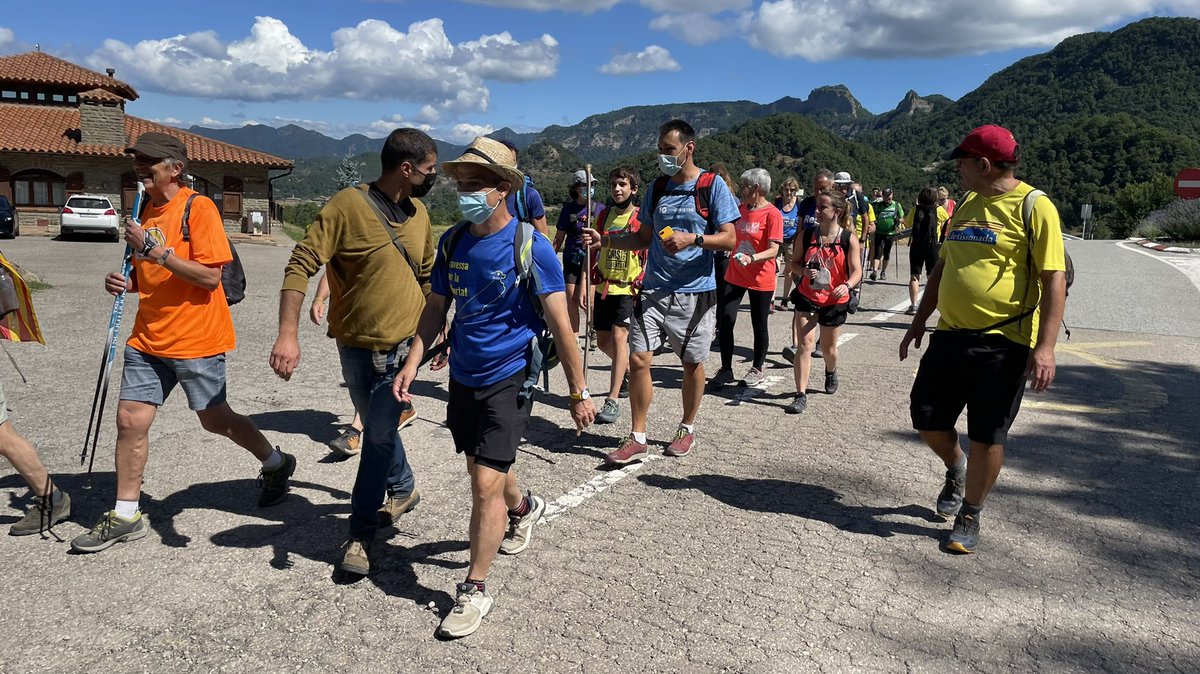 annacrosas's tweet photo. Hem seguit la pista vella de #Falgars, hem vorejat el #PladAiats i cap a Cantoni passant pel camí ral. Quina emoció viure amb aquesta companyia indrets que camino tan sovint! #LaTravessa #TravessaxLaIndependència #Amnistia #AmnistiaAra #Cantonigròs #Collsacabra https://t.co/BhooYpitL0