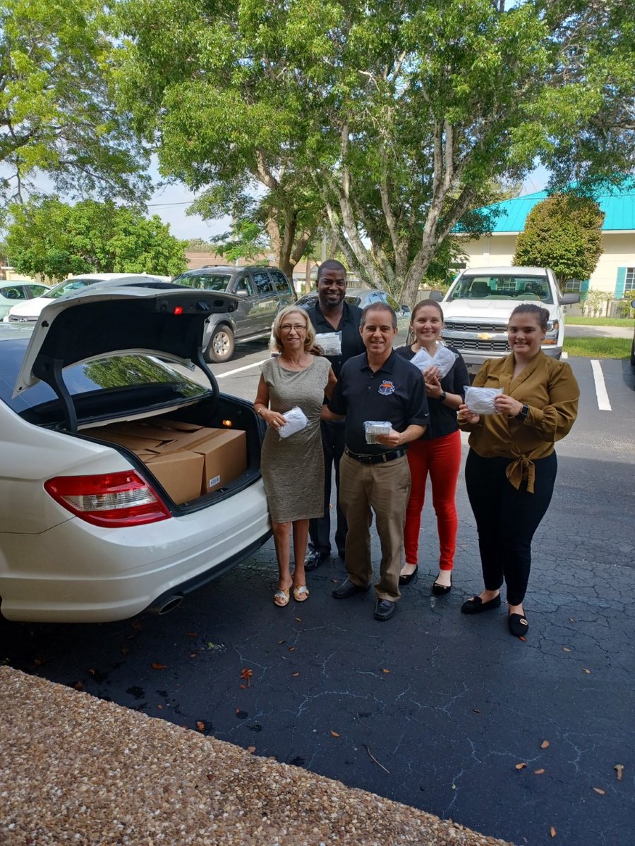 PBCMS's tweet photo. Palm Beach County Medical Society donated masks to the Palm Beach County School Board Medical Choice program! It's a rewarding feeling to help out our community! #pbcms #helpingourcommunity #givingback #palmbeachcounty https://t.co/WUSzRzwq0X