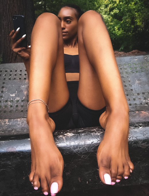 Watch QUEEN 💋❤️'s leaked NSFW photo on TwXstars