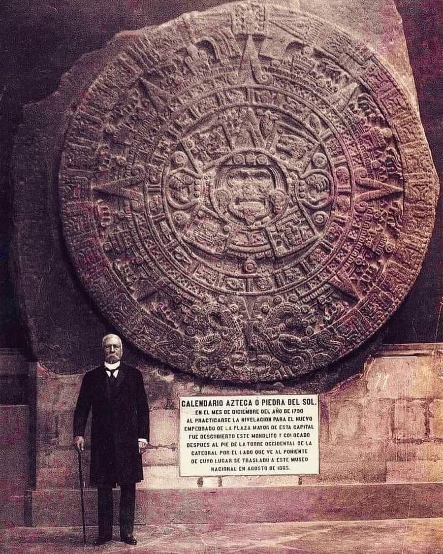 archeohistories's tweet photo. The Aztec Sun Stone (or Calendar Stone) depicts the five consecutive worlds of the sun from Aztec mythology.

#archaeohistories https://t.co/fqLr1ZwmnD