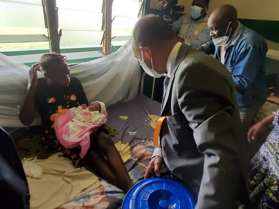Assurer les services de santé reproductive en situation humanitaire. Inauguration, par Min. en charge action sociale du bloc d’accouchement de #GAMBOMA, réhabilité par UNFPA 
kits d'accouchement/dignité, produits de santé, matériel médico-technique pr #DesDroitsEtDesChoixPourTous