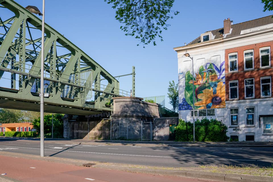 Great to see these colourful, carbon absorbing murals in London, Bristol, and Rotterdam. Commissioned by <a href="/TWE_Global/">Treasury Wine Estates</a>, they were made to celebrate our carbon neutral certification of @Lindemanswine's core European product portfolio.