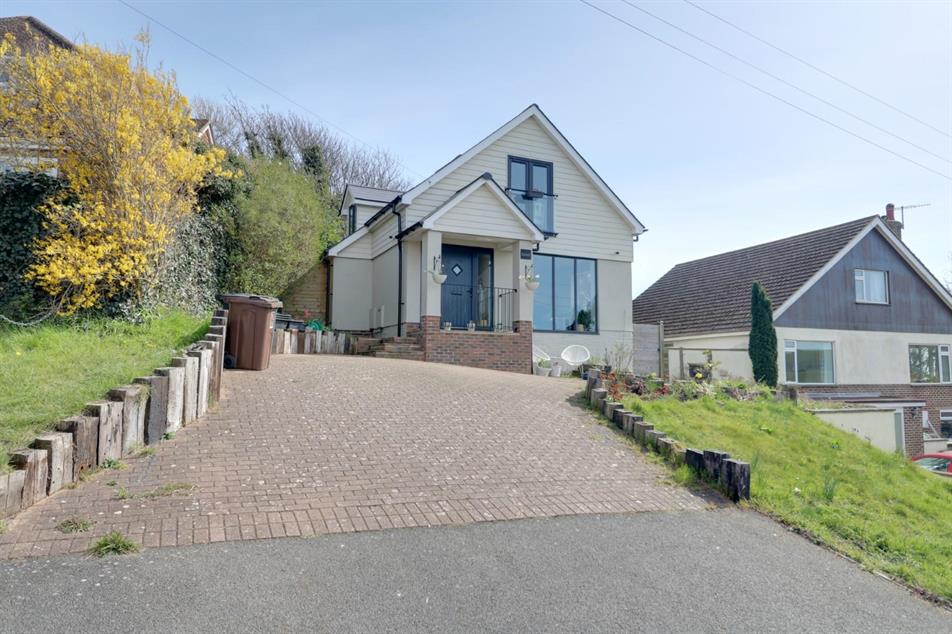 johnhiltons's tweet photo. 📍 Ovingdean Road, Brighton
🏠 4 bed house for sale
💷 £775,000

A beautifully renovated chalet bungalow with stunning countryside views.

To book a viewing or for more info:
☎ 01273608151
📲 https://t.co/TNvATTnXTD https://t.co/LmPeMPxJ2x