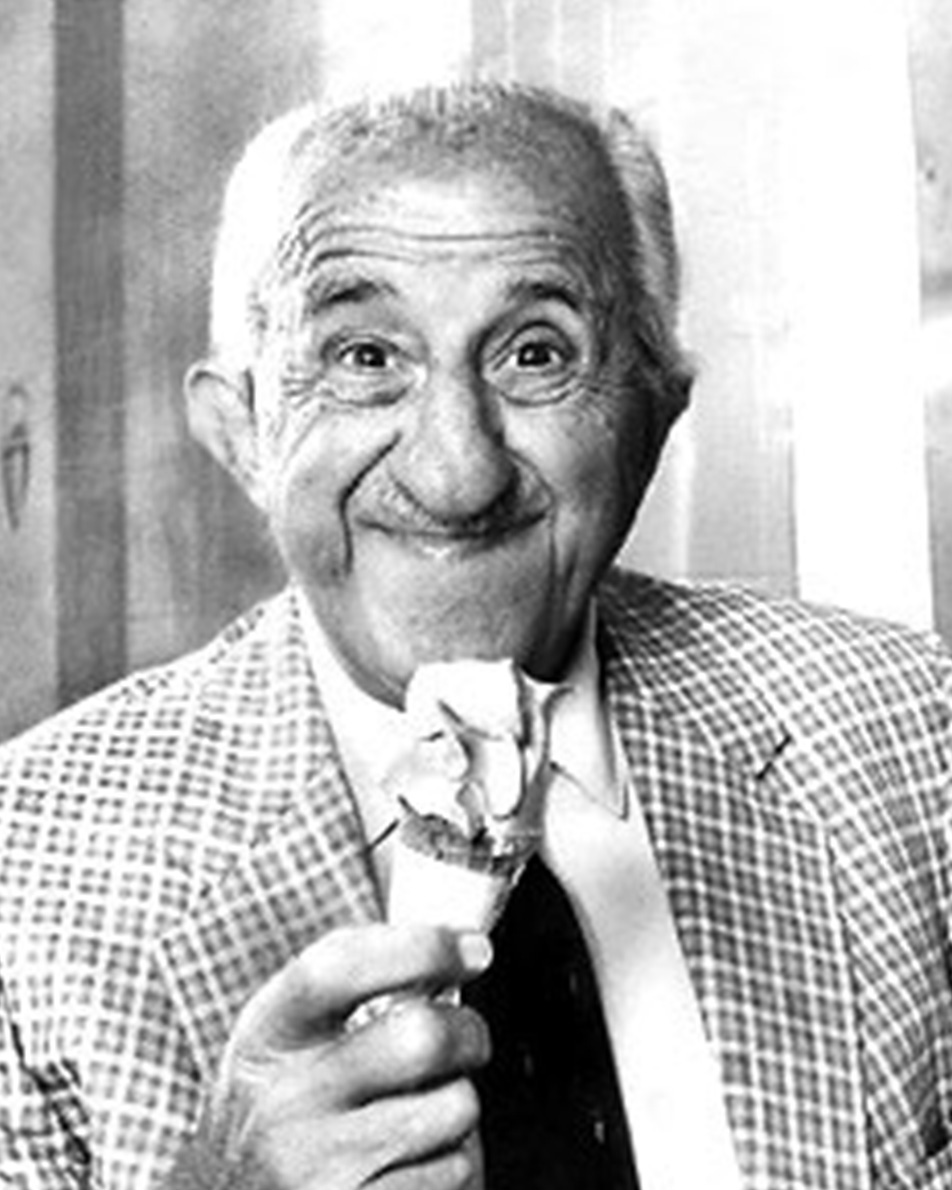 CarvelIceCream's tweet photo. Thinking of the man who started it all 87 years ago. Happy birthday, Tom Carvel ❤️ 🍦 https://t.co/RGsadZmltJ