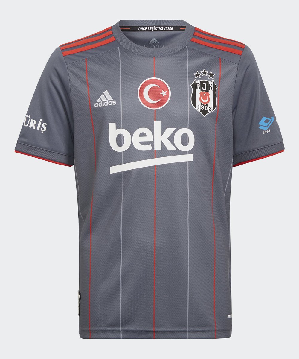 burcuturann's tweet photo. Beşiktaş, yeni sezon formalarını tanıttı.
#Besiktas #Formalar https://t.co/Q3KRfYfiS4