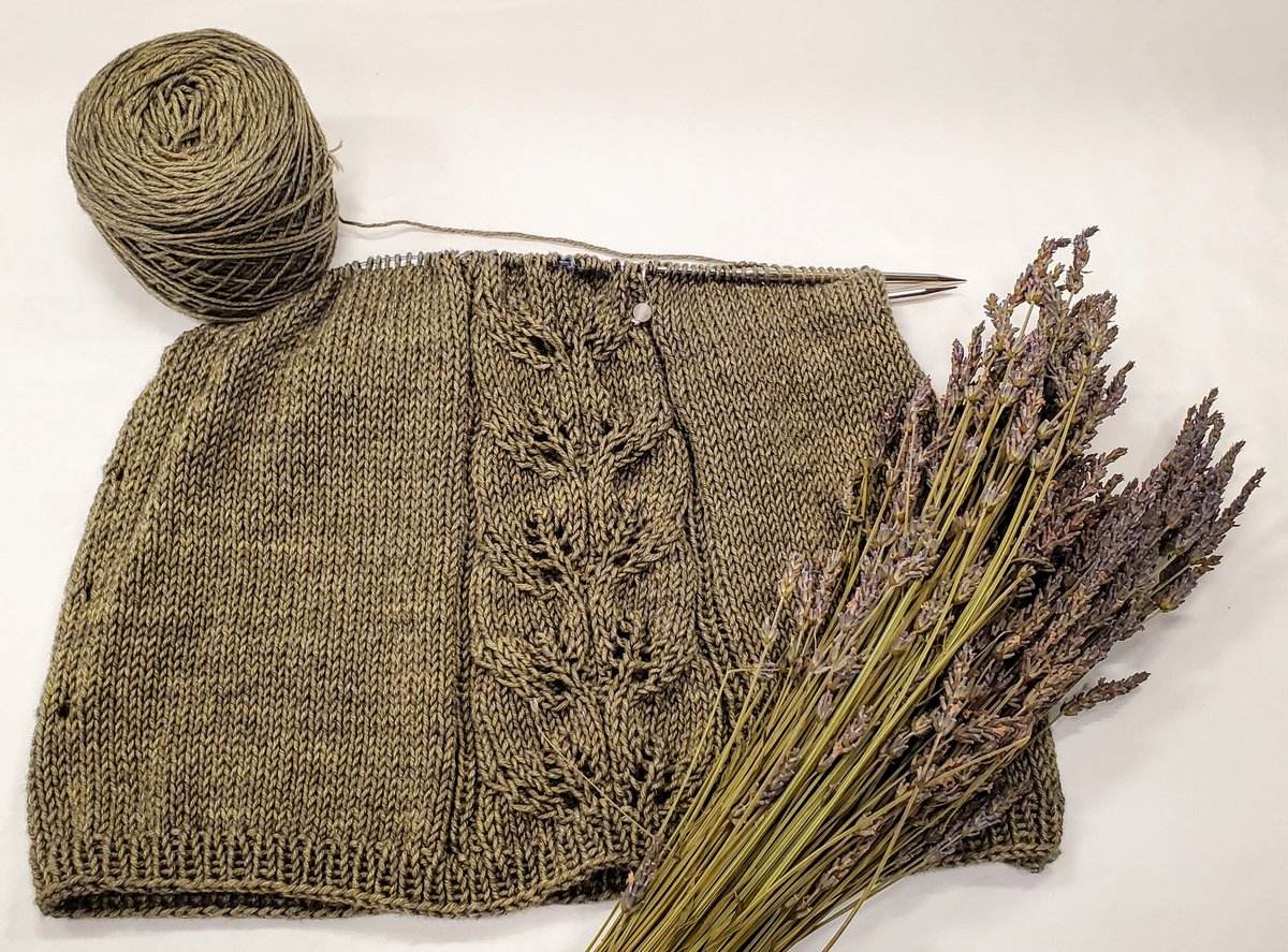 #toshwoolcottonmal progress picture of my #botanicaltee! Love the color and the feel of the MadTosh Wool + Cotton yarn. One more chart repeat and I'm ready to split for front &amp; back.💚
#knitatudeknits #madelinetosh #knitlove #knitaddict #knitting #wipwednesday #knittersgonnaknit