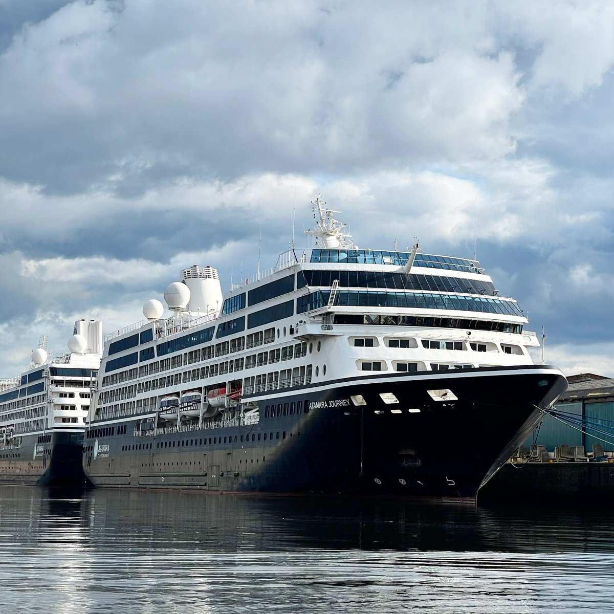 SeaforcePower's tweet photo. You may have noticed the massive cruise ships which are currently docked on the River Clyde. The Azamara Pursuit, Azamara Quest and Azamara Journey. Exclusive views courtesy of our fast boat rides 👀 Be sure to book in this sunny weekend 😎 

https://t.co/4kN4do5SNI 

#Glasgow https://t.co/AVYcPG1KIq