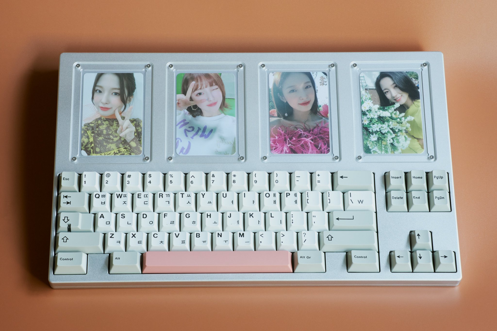 Taeha Types on Twitter "Gotta show off your photocard collection