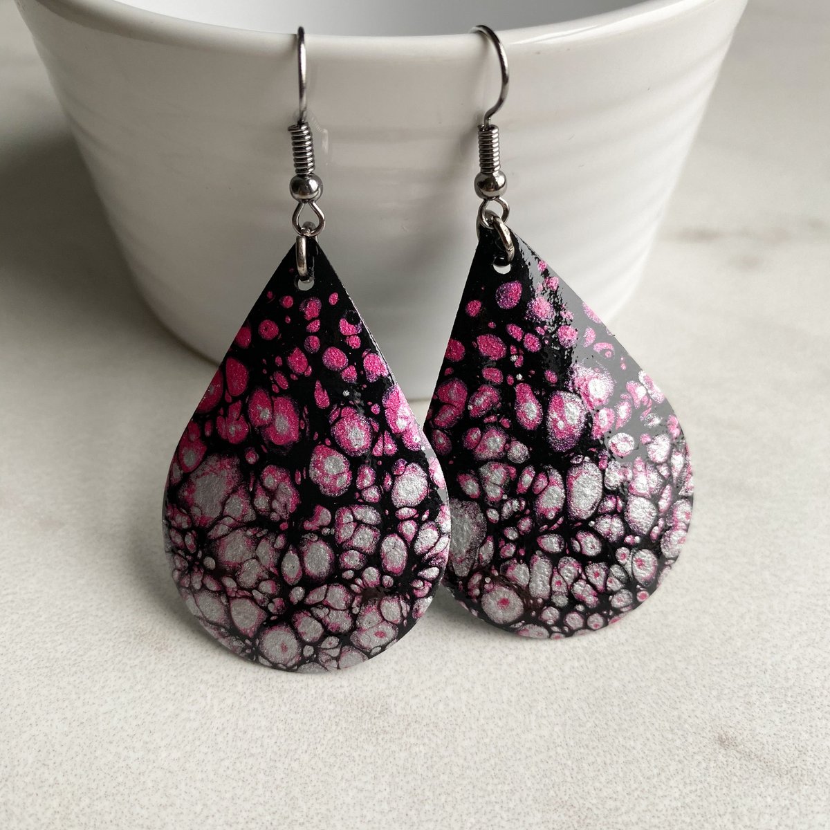 Lightweight Teardrop Dangle Earrings, Handmade Earrings, Unique Jewelry Gift Ideas, Black, Hot Pink, Silver with Gunmetal Hooks, Style 105 tuppu.net/99729acb #ecommerce #etsyshop #shopping #smallbiz #gifts #style #shopsmall #etsy