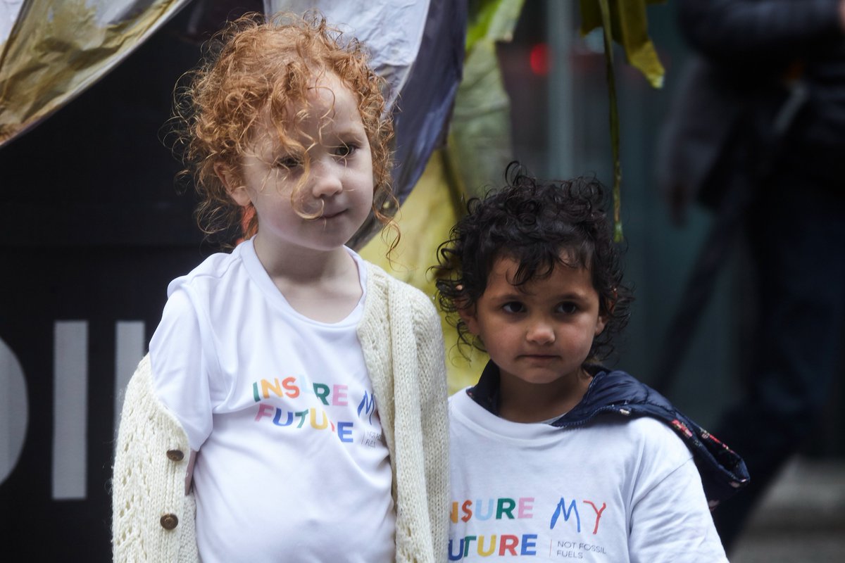 Remember our action with @parents_4future outside <a href="/LloydsofLondon/">Lloyd's</a>?

It resulted in a meeting with Lloyd's.

This is what we learned.

This is why we need to keep up the pressure, like never before.

A thread...🧵