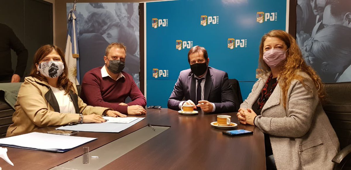 ✍️ • Como parte de la Mesa Ejecutiva del <a href="/PJCiudad/">PJ Ciudad</a>, ayer junto a <a href="/MarianoRecalde/">Mariano Recalde</a> firmamos el acta constitutiva del Frente de @TodosCABA para las próximas elecciones legislativas ✌️