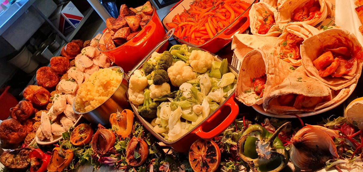 Roast day today at <a href="/Charles_Read_/">Charles Read Academy</a>   #freshhomemadefood #roastchicken #yorkshirepudding #notaroastwithoutyorkshire #freshvegetables #cauli #leeks #honeyroastcarrots yum yum! <a href="/DRETnews/">David Ross Education Trust</a> <a href="/caterlink_ltd/">Caterlink Ltd</a> <a href="/MStreeting/">Michael Streeting</a> <a href="/JoanneNunney/">Joanne Nunney</a>