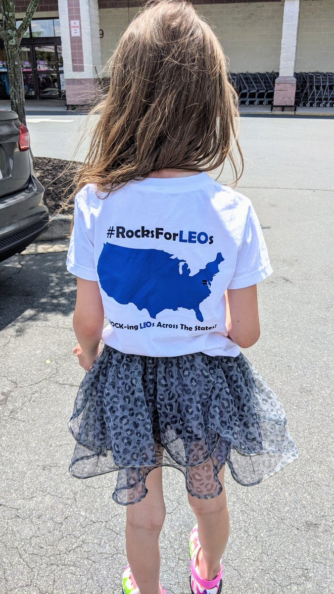 Baby rock decided to wear her shirt today. After a quick trip to the store we were ready to paint! Working on rocks for 3 departments & 2 officers. We'll be visiting one of those departments in just a few weeks! Can't wait!💙👮 #RocksForLEOS #BackTheBlue #RockFamily