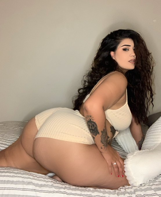 New pose hit different 🤎 #thick #bigbooty #sexy #booty LINK IN BIO https://t.co/OpDjC38Jve