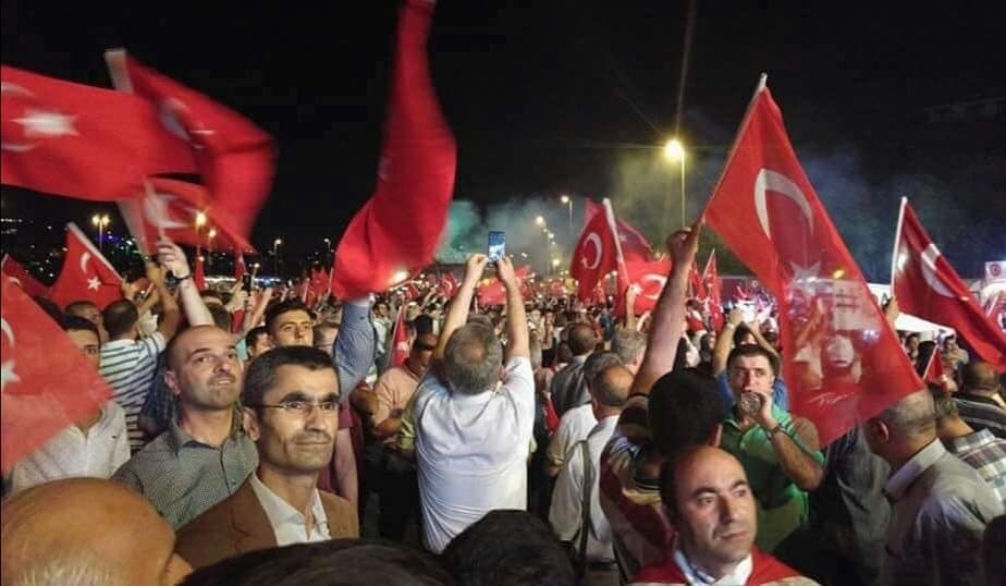 15 Temmuz
Eli silahlıların değil,
Eli silahsızların ve korkusuzların muzaffer olduğu gece.
Korkusuzca şehit olan kahraman yiğitlerimizi rahmetle anıyorum.
Mekanları cennet olsun.
#TürkiyeGeçilmez  #15TemmuzuUnutma 
#15Temmuz