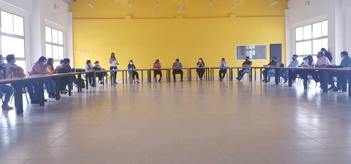 EducacionZ5_Ec's tweet photo. #EncontrémonosPorLaEducación | Reiteramos el compromiso con la comunidad educativa para garantizar una educación inclusiva, equitativa y de calidad. El coordinador Zonal @garypulla mantiene reunión de trabajo con Directores Zonales y Distritales de @EducacionZ5_Ec. https://t.co/gjyGfjXDMm