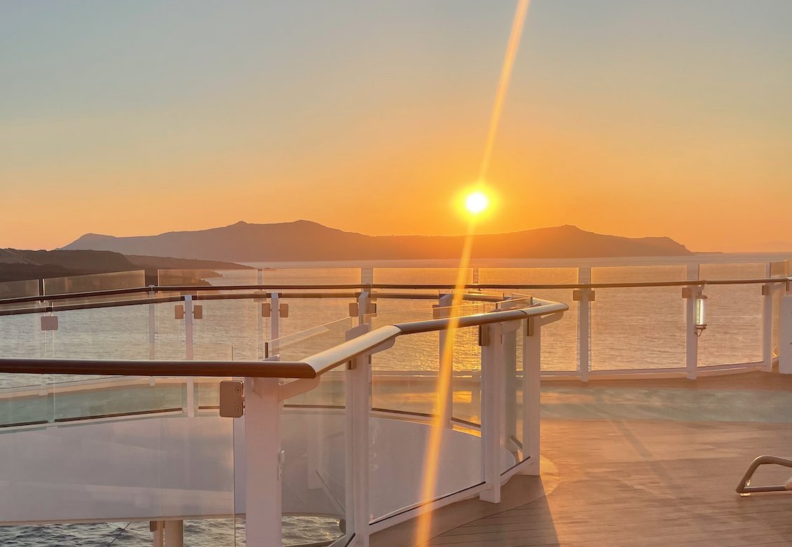 anfdiva25's tweet photo. Sunset in Santorini #Apex #CelebrityReturns @CelebrityCruise https://t.co/OY92M2ICb5