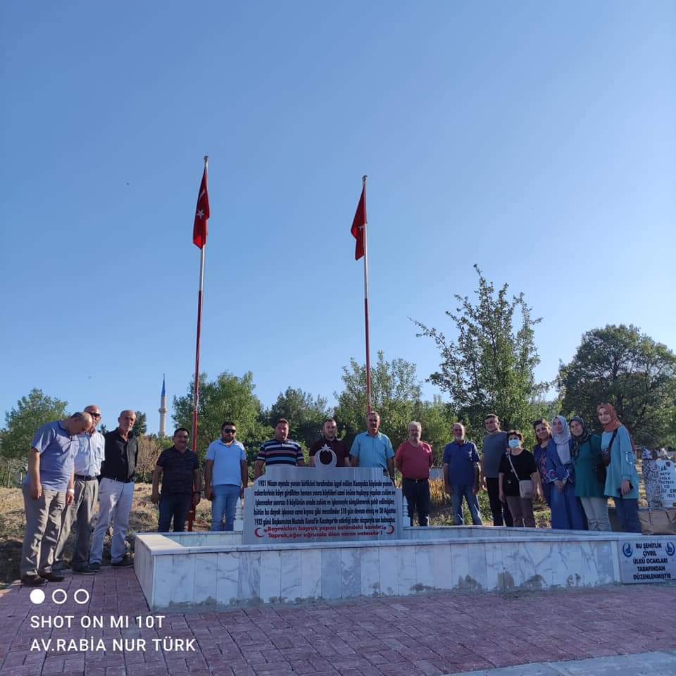 PartiCivril's tweet photo. Ak Parti Çivril İlçe Teşkilatı olarak bugün Kocayaka Mahallemizdeyiz ilk ziyaretimizi yakın zamanda açılışı gerçekleşen Kocayaka şehitliğimize gerçekleştirdik.
@Ak_Parti_Civril
@yucelgungor20 https://t.co/Sx7rP8h6En