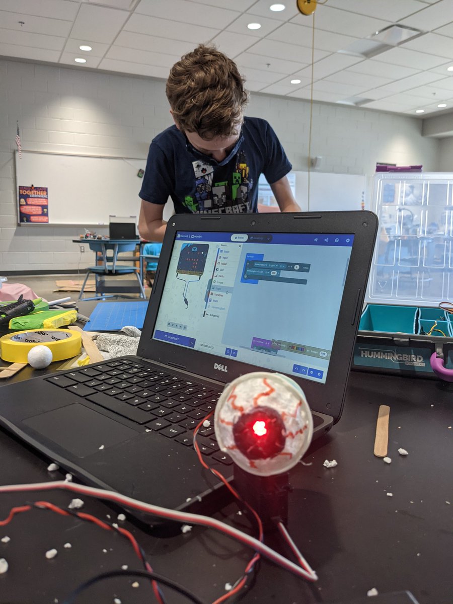 InertiaMatters's tweet photo. Lots of innovation going on with #HummingbirdBit and @birdbraintech this week in summer camp! Even snuck in a no-sew light up bracelet thanks to a template from @BrownDogGadgets @powhatanms #PMS_STEM #PMS_Innovation https://t.co/yAwnGB52rS