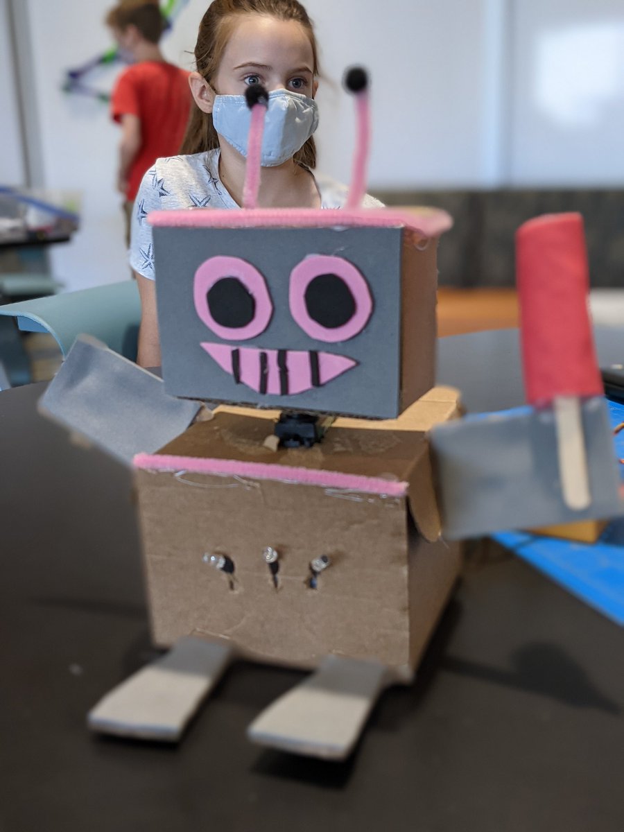 InertiaMatters's tweet photo. Lots of innovation going on with #HummingbirdBit and @birdbraintech this week in summer camp! Even snuck in a no-sew light up bracelet thanks to a template from @BrownDogGadgets @powhatanms #PMS_STEM #PMS_Innovation https://t.co/yAwnGB52rS