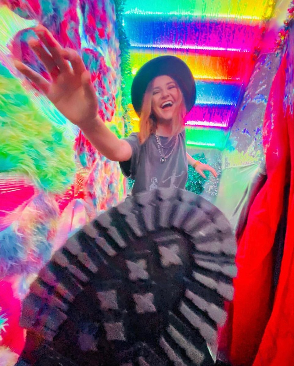 Need some creative fun and laughter in your life? You've come to the right place. 😊 

📸  by thursdayisgone on IG
🎨  by Kitty Brady, Jessica Rice, Sophia Zuniga and Alison Pinciaro