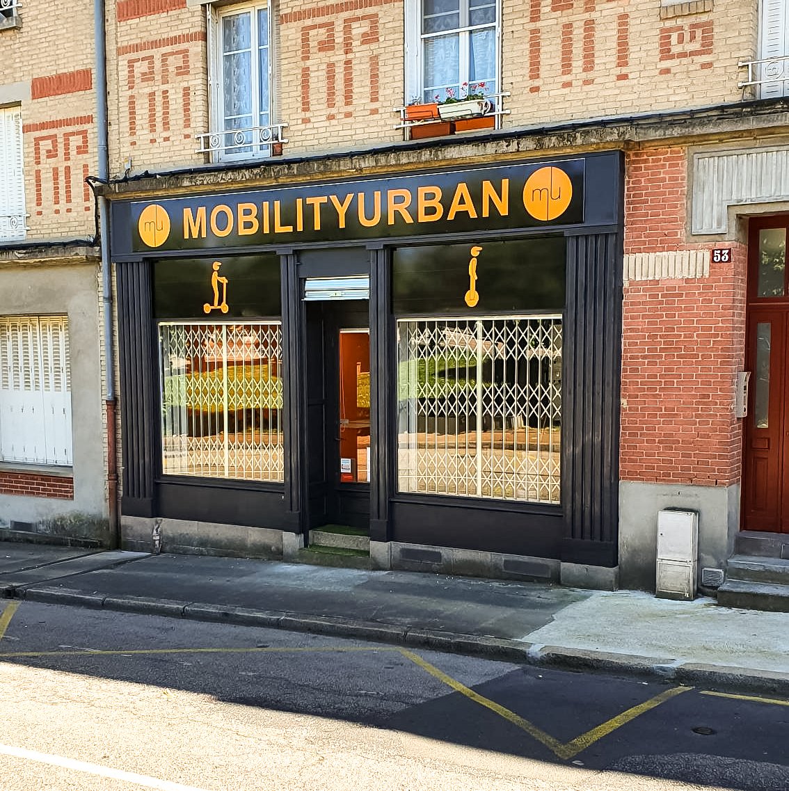 MobilityUrban's tweet photo. #OUVERTURE : MOBILITYURBAN OUVRE À LIMOGES ! 😍
Nous sommes heureux de vous annoncer l'ouverture de notre nouveau magasin de #trottinettes et #gyroroues à #Limoges... On vous en dit plus ! : https://t.co/dWjsiX2Oj8 #solutionEDPM https://t.co/mHGqRbhsb6