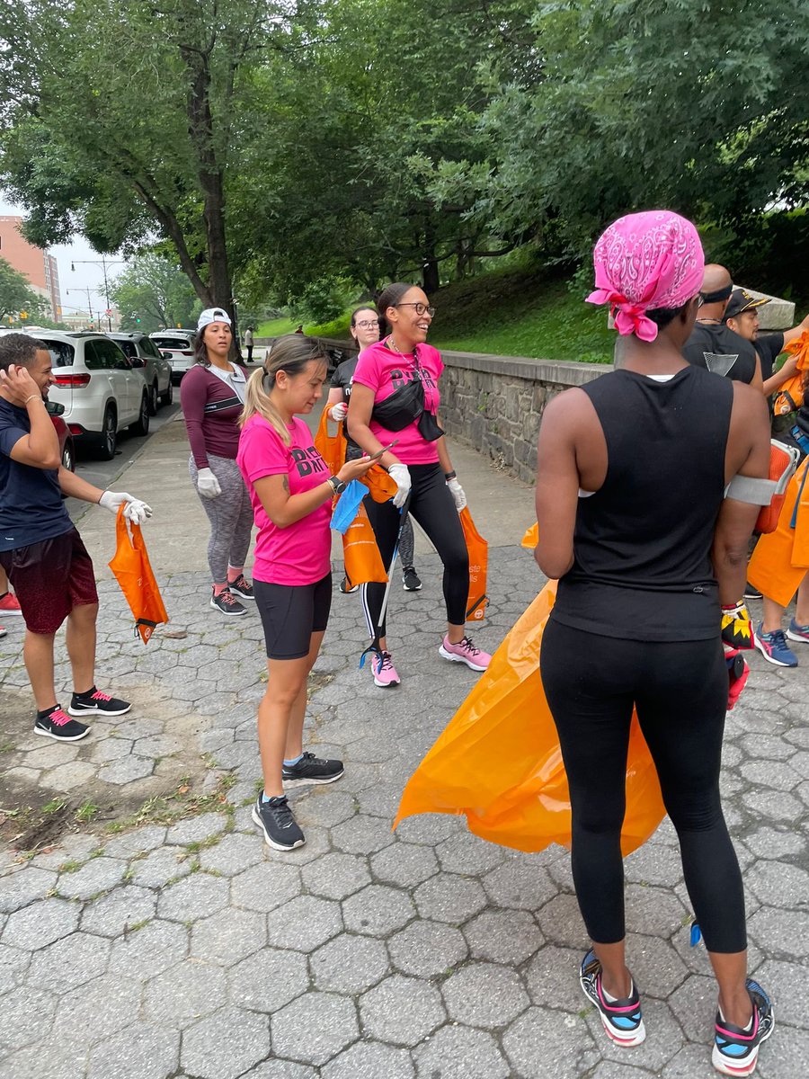 BronxSole's tweet photo. #plogbx #plogging #bronxsole #yourhealthyourhoodyourhistory #itgoesdowninthebx #bxs #forbronxitesbybronxites #theboogiedown #boogiedownbronx #theboogiedownbronx #bronxfit #not62 #lovingthebronx #learningthebx #bronxhistory https://t.co/WCgQmLavX0