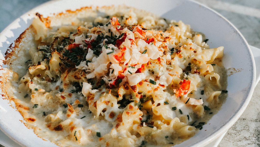 Looking for a place to celebrate #NationalMacandCheeseDay? Well the search is over! Our Lobster Mac &amp; Cheese will make all your cheesy dreams become a reality ✨

Make reservations or order online at trezomare.com!