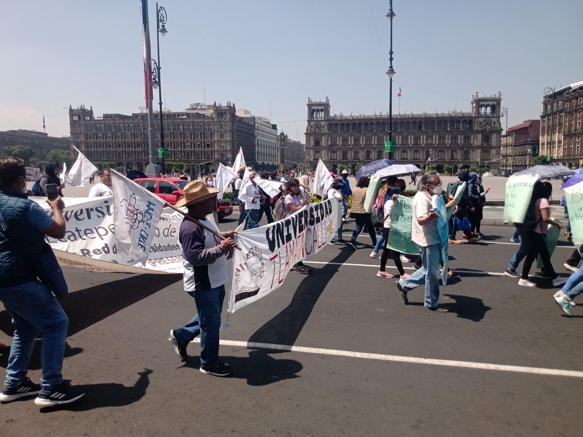 CarlosGermnLun1's tweet photo. Hombro con hombro, codo con codo la CNTE! CNTE! SOMOS TODOS @alfredodelmazo  @delfinagomeza  @lopezobrador_  @SEP_mx 
#PagoIntegroADocentesInterinos
#UniversidadTlamatincalli
#Epo277 https://t.co/GHlYGQdc18