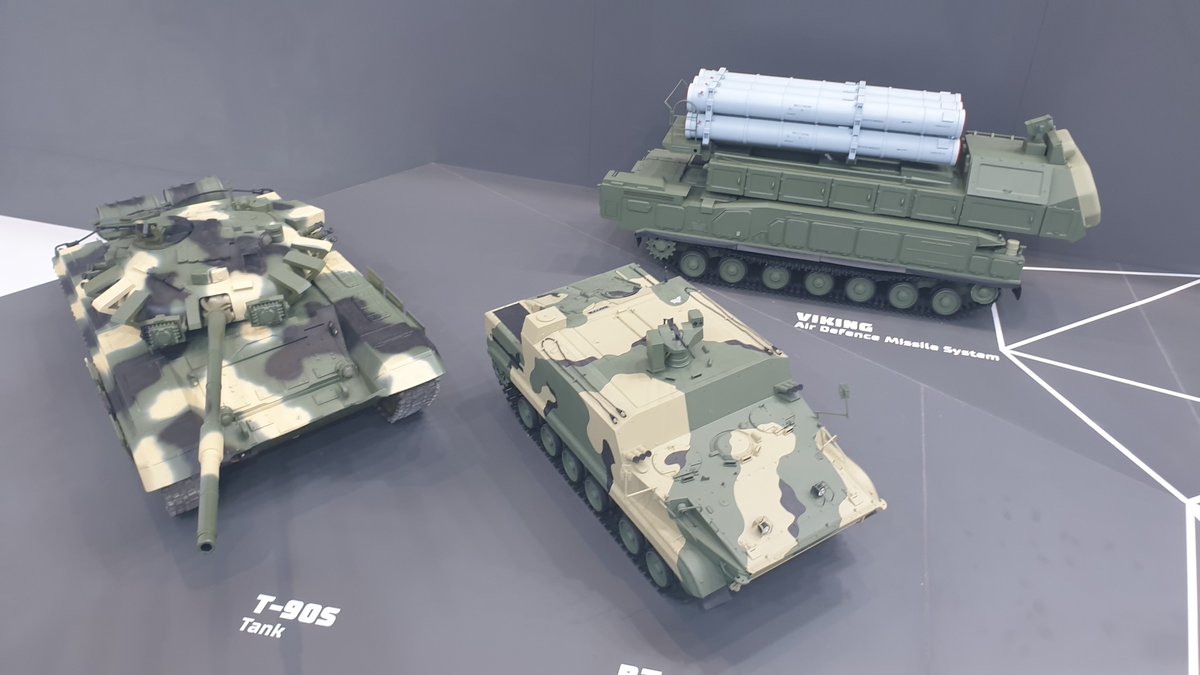 defencegreece_m's tweet photo. Ενδιαφερουσα και η παρουσια της #Rosoboronexport με #Mi28 και #Yak130 σε μπλε παραλλαγη για υπερθαλασσια χρηση? Επισης το νεο #S350 #Vityaz οπως και το #T90 #DEFEA2021 #DEFEA #DEFEA21 #Εκθεση #ΕΛΛΑΔΑ https://t.co/jLZ3GCxL8j