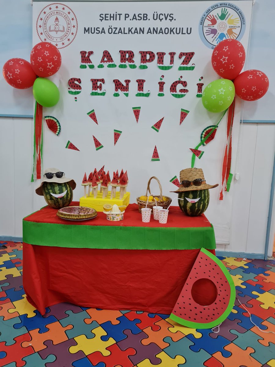 musaozalkan27's tweet photo. Karpuz şenliğimiz ile #Telafidebendevarım 🙂🍉 @Gaziantep_MEM @sahinbeymem 
@gul_davut @yasintepe @erdalkilinc27 https://t.co/ZwQsDlp38R