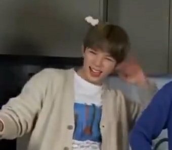 Sometimes, when laughing, shotaro puts his hand over his head 🥺🥺 he's so precious