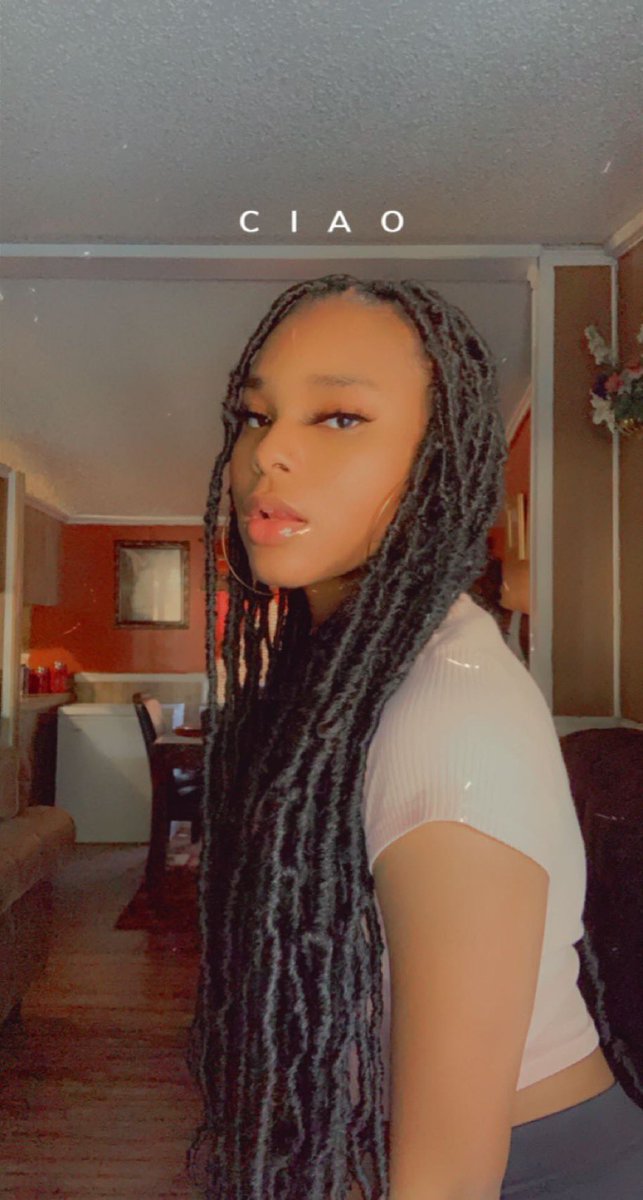 KeeJLA's tweet photo. #WhosWhoAtUSCU
-it’s Keyonia 💅🏽 -Criminal Justice major -Sophomore ‘24 Young & turnt 😛, looking for new fransss 😚 #USCU #USCU24 #USCU25 https://t.co/HlpyQoKx6h