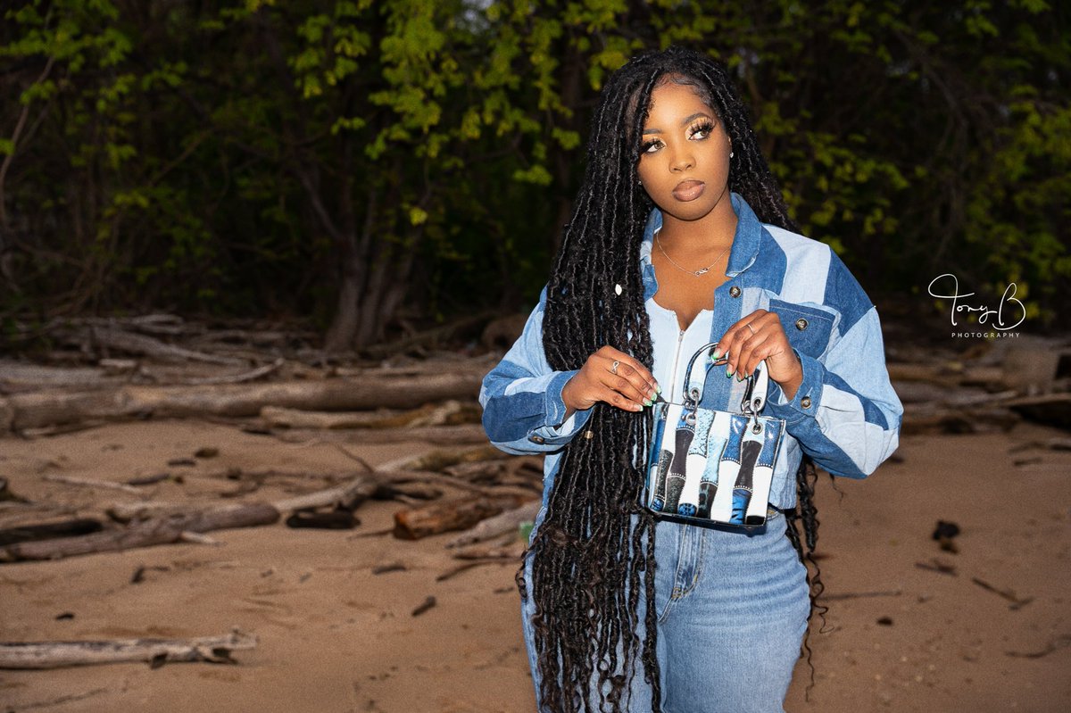 AuthorizedBOSS's tweet image. Keep in mind that IM A ARTIST &amp;amp; I&apos;m sensitive about my shit !