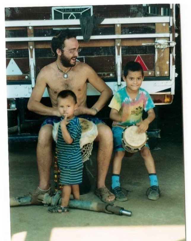 LaSconosciuta8's tweet photo. Michele Colosio era stato tra i fondatori della Critical Mass di San Cristobal, aiutava i bambini poveri, è stato sparato nello Stato messicano del Chiapas. Peccato che non si saprà mai la verità. ❤️ https://t.co/3n2fQYUytq