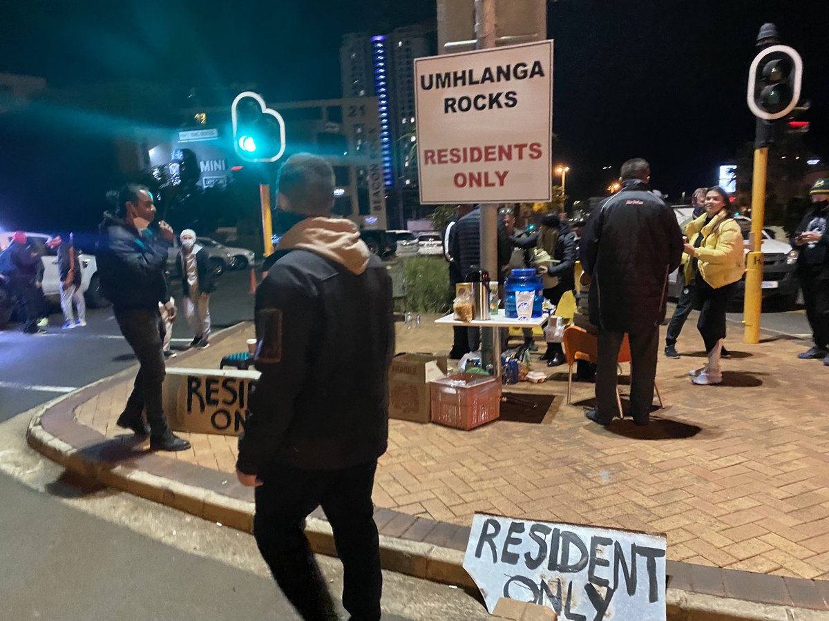 VumaniMkhize's tweet photo. Just arrived in Durban, drove through a number of checkpoints in Umhlanga manned by residents. This feels surreal. https://t.co/p5otPb9VZW