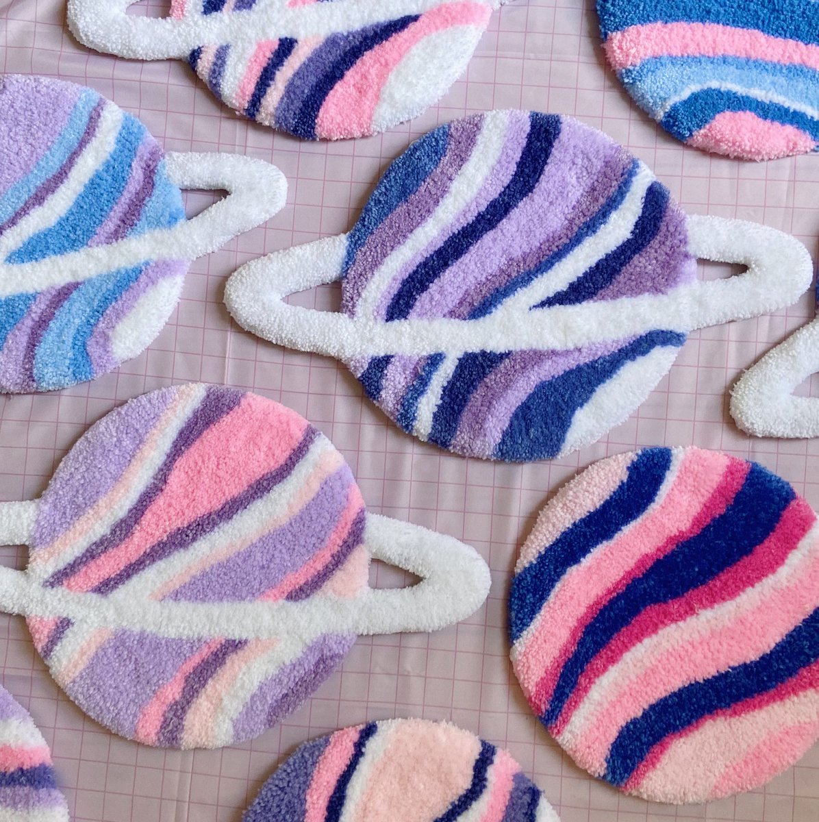 lea_binda's tweet photo. Big shop update on Sunday 🌞✨
I made a lot of rugs 💫 https://t.co/RuGRz5MAZu
