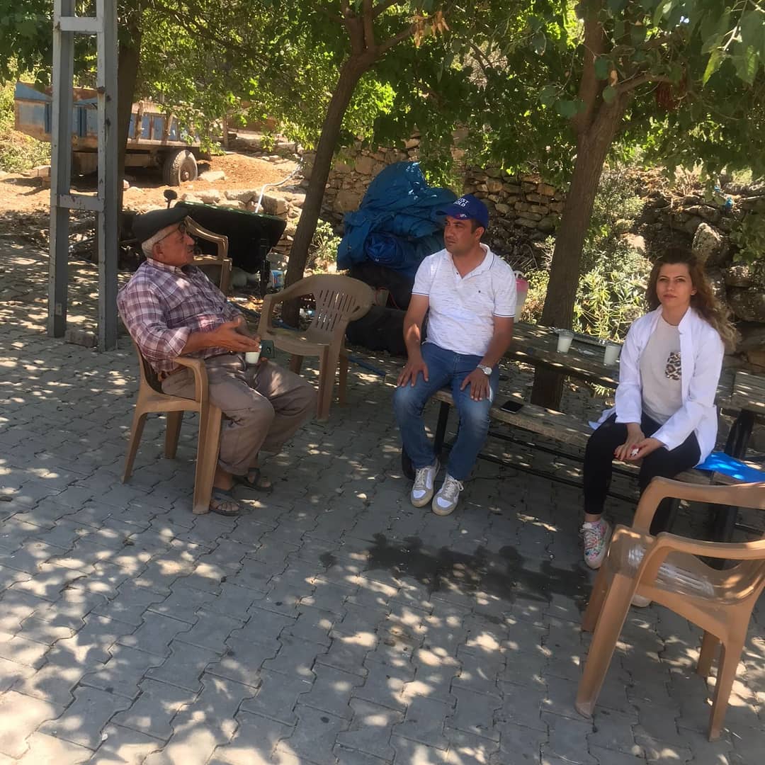 OdasSahinbey's tweet photo. 14. 07.2021 Tarihinde Şahinbey Ziraat Odası Tarımsal Yayım ve Danışmanlık Birimi olarak Çubukdiken Yaycı Kuşçu Kavşak   köylerimizde çiftçi ziyaretinde bulunduk çiftçilerimize gerekli tavsiyeleri yaptık.
ŞAHİNBEY ZİRAAT ODASI TARIMSAL DANIŞMANLIK BİRİMİ https://t.co/iRQulPi7O8