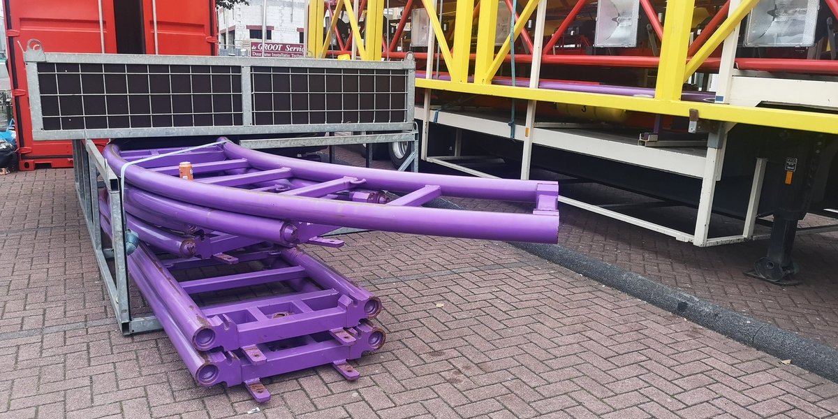 De opbouw van de #tilburgsekermis blijft een dagje uit opzich.