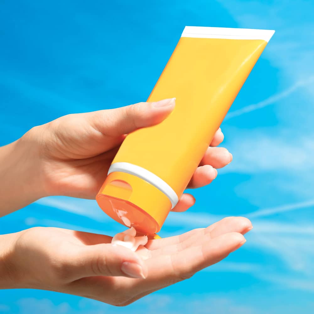 Dogadit's tweet image. Attention à cet ingrédient qu’on trouve dans les cosmétiques : l’#octocrylène.
Il y en a dans des #crèmesdejour et les #crèmessolaires.
urlz.fr/g7YL