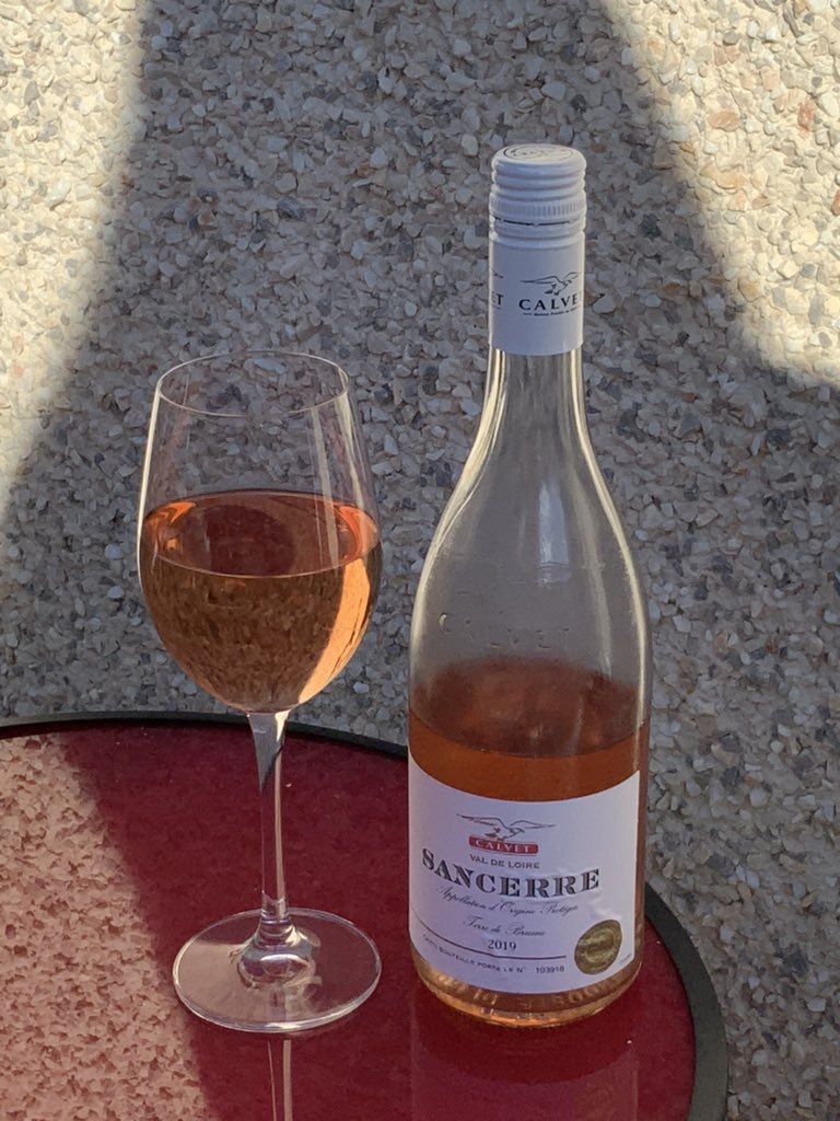 Good evening. It’s wine time. Cheers 🥂 
#drinksinthegarden #summerwine #summertime #rosé