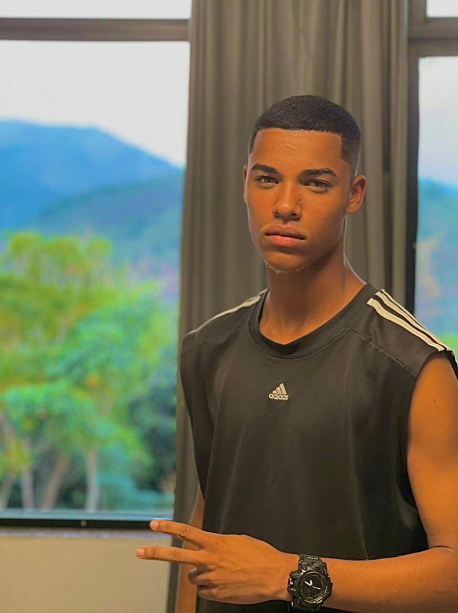 nawaferreira10's tweet photo. Posturado e calmo como sempre 😏😎
+2 😎♥️ https://t.co/jlQknqEklr