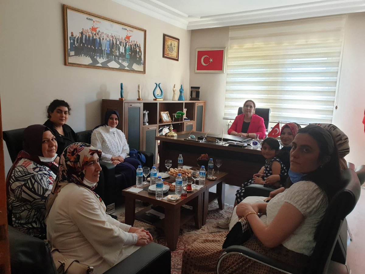 Başkanımız  <a href="/dmtstcgvn1/">Demet SAATÇI GÜVEN 🇹🇷</a>  hanım ve Yönetim Kurulu Üyeleri derneğimizi  ziyaret ederek kadınlarımızla ilgili gerçekleştirilen ve gerçekleştirilmesi planlanan projeler hakkında fikir alışverişinde bulunduk.
Başkanımıza ve yönetimine teşekkür ederiz. 
<a href="/kademorgtr/">KADEM</a> <a href="/SalihaOkurGmr/">Saliha Okur Gümrükçüoğlu</a>